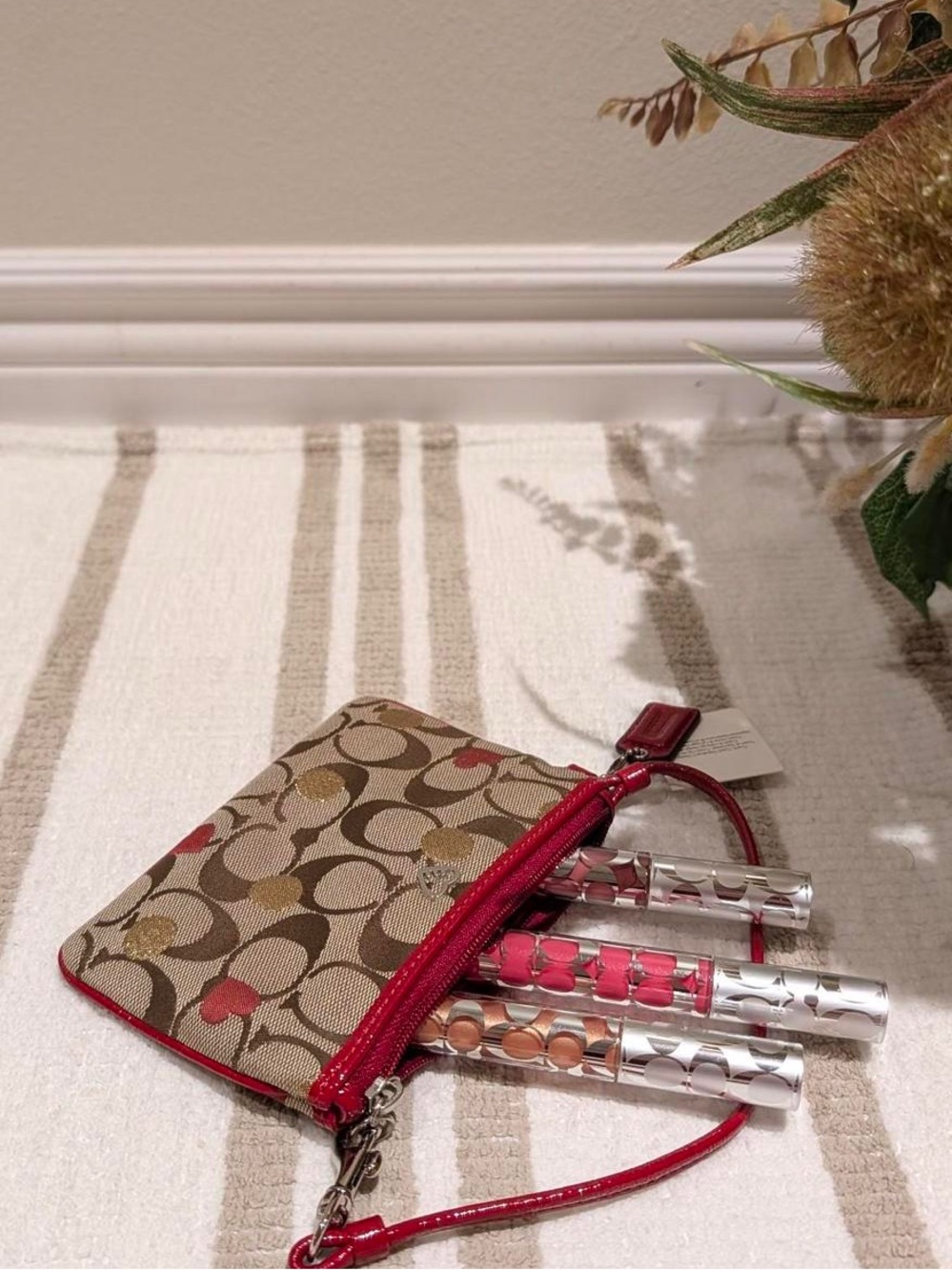 🍒COACH Purse Y2k Poppy Red Heart
Signature Lurex Wristlet🍒 - Picture 8 of 16